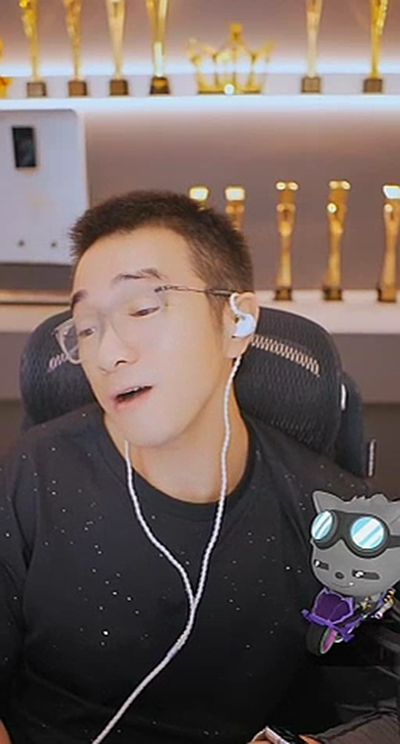 跌大跟头,被人背刺,老毕依旧很乐观!