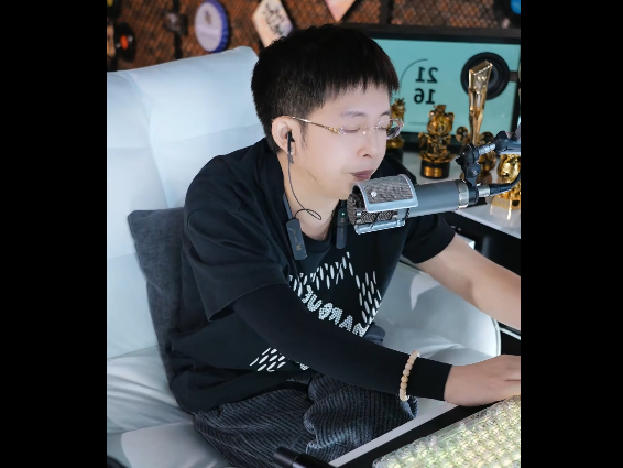 王冕曝光神豪煜哥变成黄毛中年人了