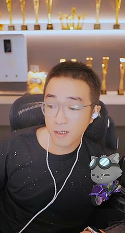 自从得了“精神病”,现在的老毕精神好多了