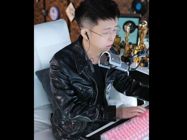 王冕谈神豪年总刷礼物太有实力了!