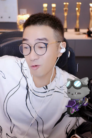 老毕现在很真实,所以失去了偶像的神性