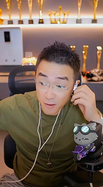 组团过生日,老毕向粉丝们告假!