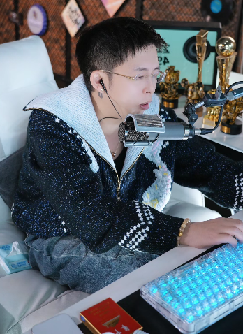 凡人哥跟王冕咨询,要为宋逸璇团战周榜第一