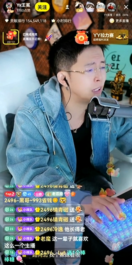 王冕吐槽大衣长得老,自称看着很年轻!