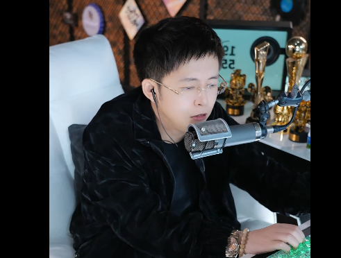 神豪承诺,只要王冕来线下必给买高档衣物