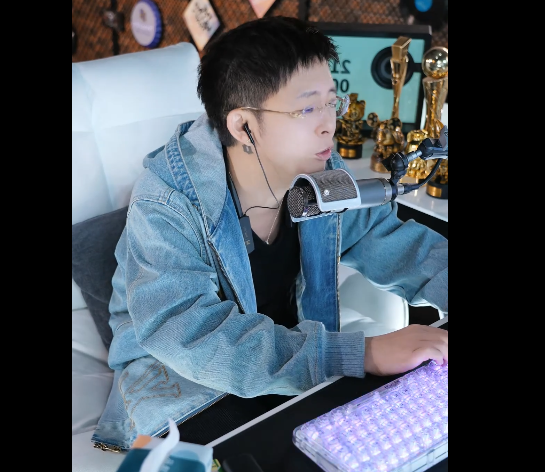 王冕没一线主播架子!神豪领主播可以随便连