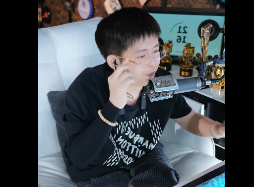 王冕曝光神豪煜哥变成黄毛中年人了
