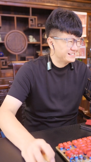 大佛和虎哥见面了，宾主尽欢！