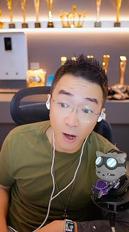老毕不回应离开主播言论,不给其热度!
