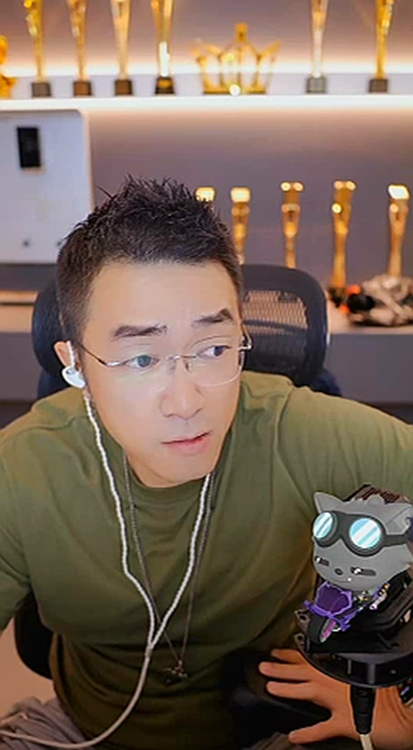 组团过生日,老毕向粉丝们告假!
