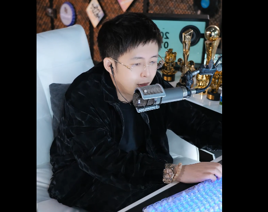 若是出门,王冕表示必带女友小舞台