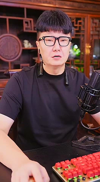 经历大挫折后依旧直播,大佛自称人上人!