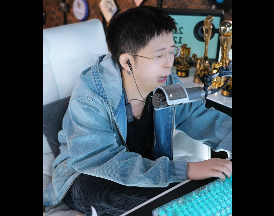 王冕让频道神豪别有压力,不用上线就刷礼物