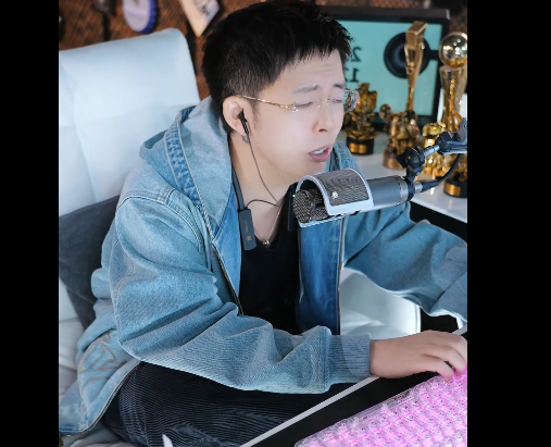 王冕让频道神豪别有压力,不用上线就刷礼物