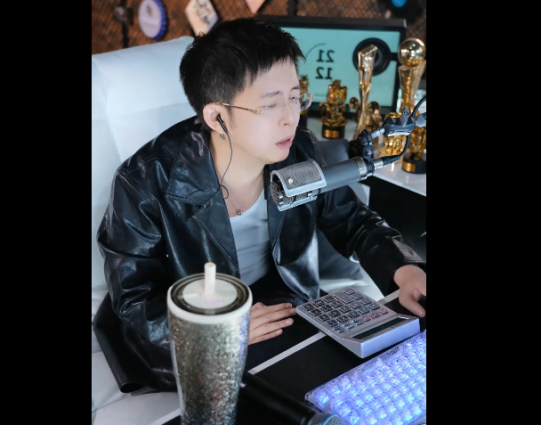 王逸璇不开播，王冕感叹团战都没队友了