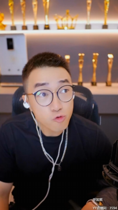 影响力还在,老毕多次偶遇粉丝!