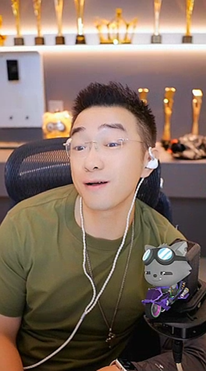 老毕吐槽某网红以反复离婚结婚为热度！