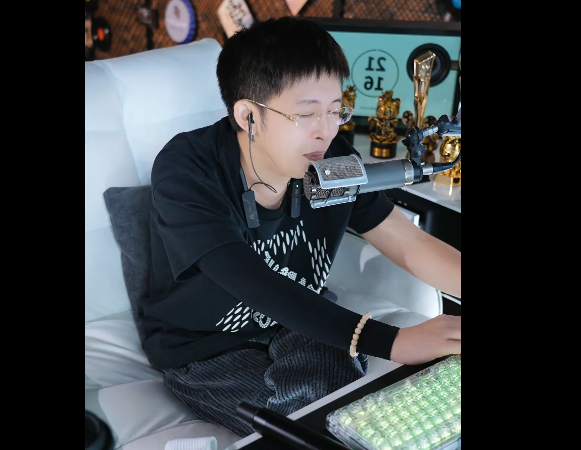 神豪刷几十万礼物，王冕被感动落泪
