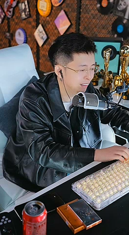 公会衣服鞋子设备,王冕回归后探戈一切包办