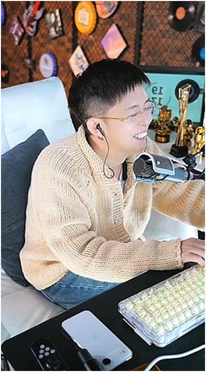王冕将赴澳门参加年度盛典,不忘坑探戈哥