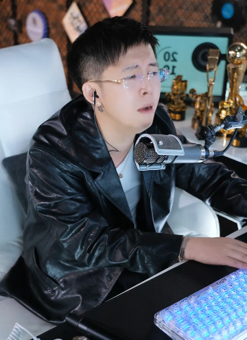 王冕无奈了,每次打团战神豪都跑了