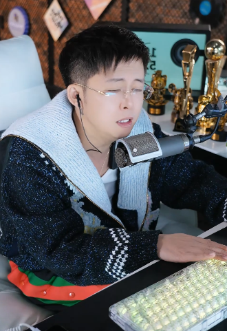 王冕谈探戈哥非常低调,车开很多年不换