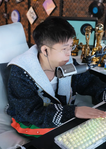 王冕回忆几年前开播,公屏打字速度都看不过