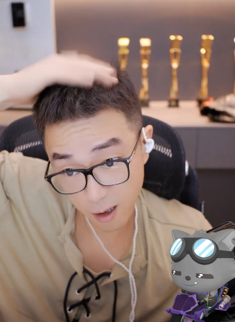 老毕谈自己还没续约呢,暂时没钱!