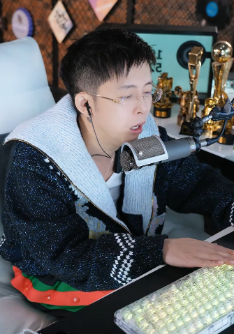 王冕回忆几年前开播,公屏打字速度都看不过